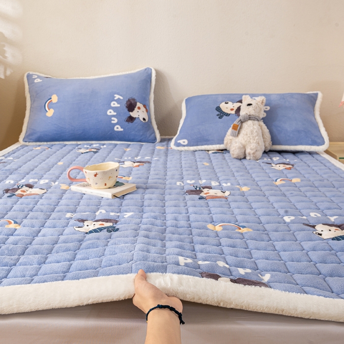 91家纺网 家纺一手货源 找家纺 梦初语 2025新款冬季珊瑚绒牛奶绒加厚床护垫褥子软垫学生宿舍-直播爆款（200克夹棉加厚款） 汪汪星球