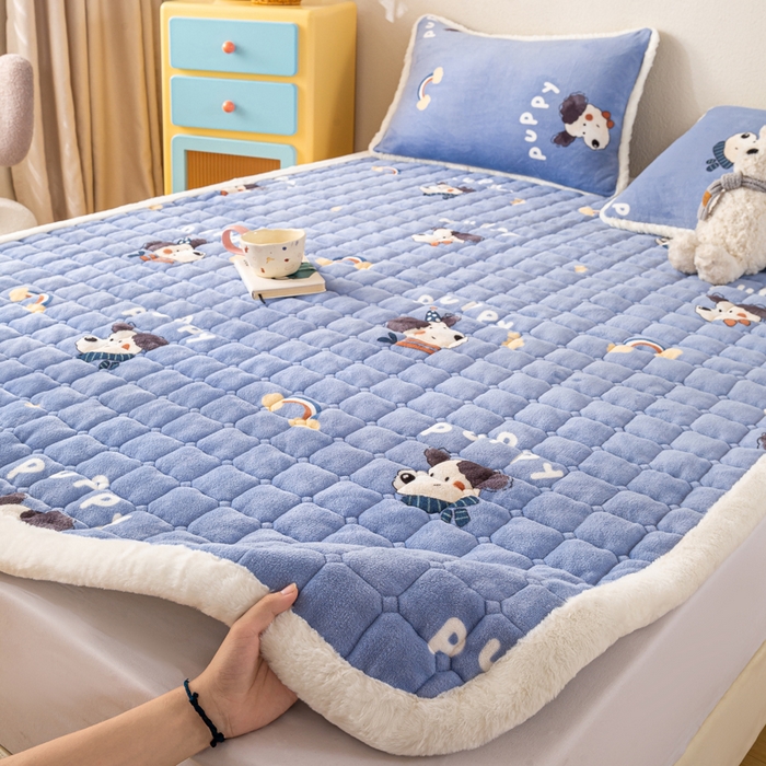 91家纺网 家纺一手货源 找家纺 梦初语 2025新款冬季珊瑚绒牛奶绒加厚床护垫褥子软垫学生宿舍-直播爆款（200克夹棉加厚款） 汪汪星球