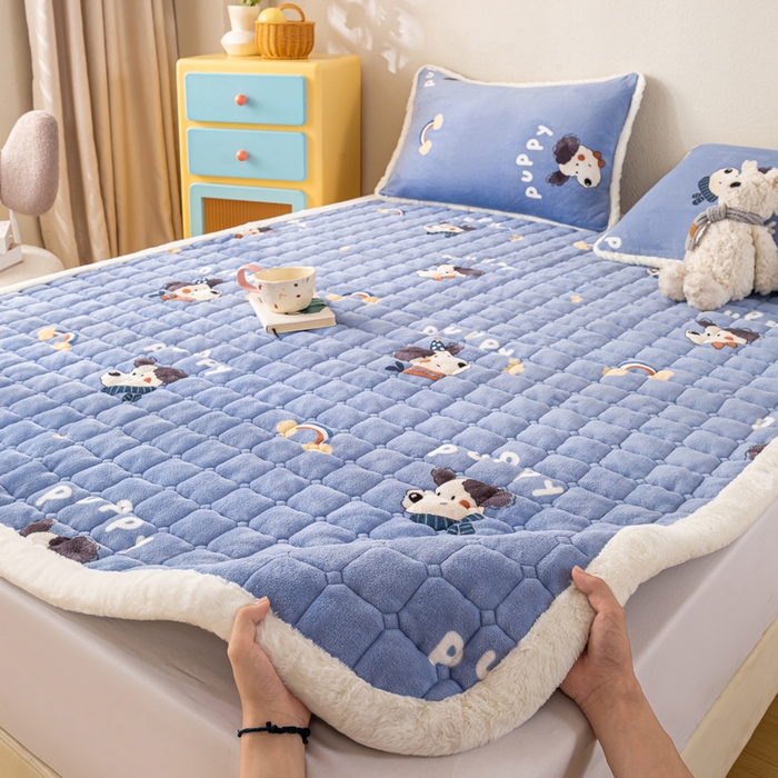 91家纺网 家纺一手货源 找家纺 梦初语 2025新款冬季珊瑚绒牛奶绒加厚床护垫褥子软垫学生宿舍-直播爆款（200克夹棉加厚款） 汪汪星球