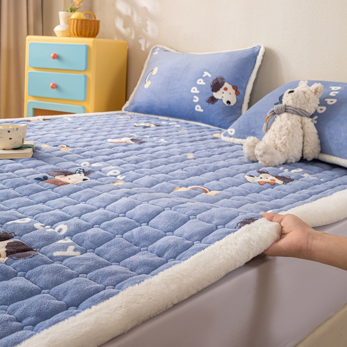 91家纺网 家纺一手货源 找家纺 梦初语 2025新款冬季珊瑚绒牛奶绒加厚床护垫褥子软垫学生宿舍-直播爆款（200克夹棉加厚款） 汪汪星球