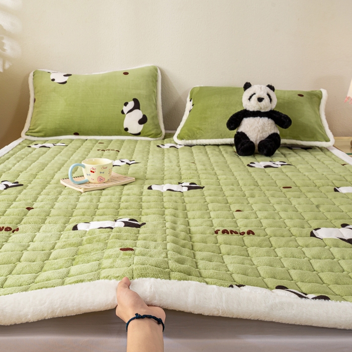 91家纺网 家纺一手货源 找家纺 梦初语 2025新款冬季珊瑚绒牛奶绒加厚床护垫褥子软垫学生宿舍-直播爆款（200克夹棉加厚款） 熊猫乐园