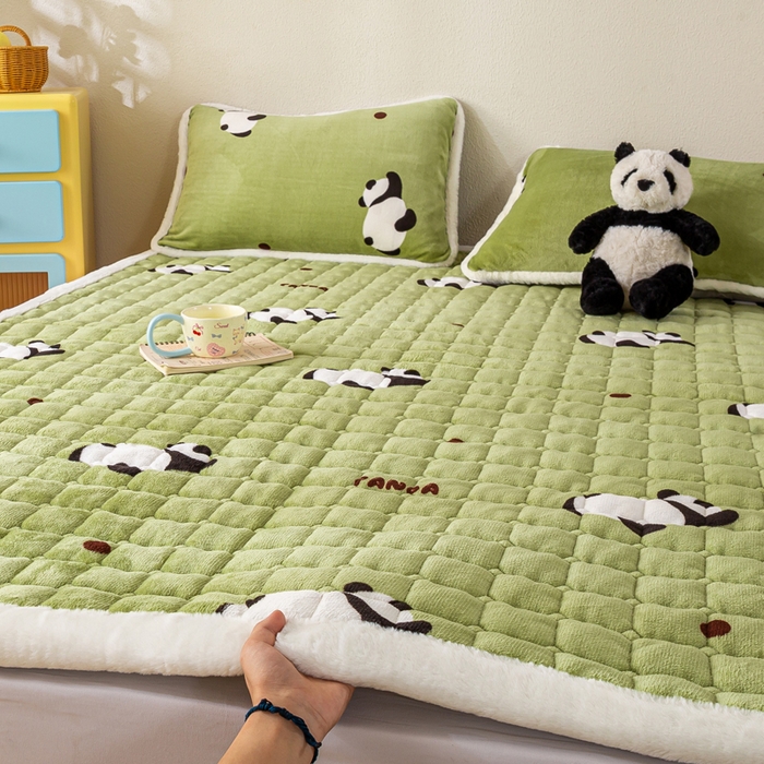 91家纺网 家纺一手货源 找家纺 梦初语 2025新款冬季珊瑚绒牛奶绒加厚床护垫褥子软垫学生宿舍-直播爆款（200克夹棉加厚款） 熊猫乐园