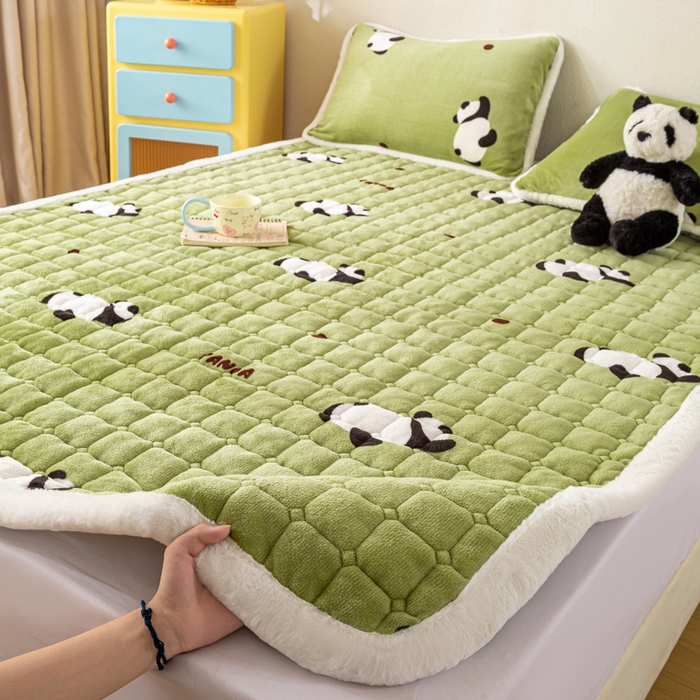 91家纺网 家纺一手货源 找家纺 梦初语 2025新款冬季珊瑚绒牛奶绒加厚床护垫褥子软垫学生宿舍-直播爆款（200克夹棉加厚款） 熊猫乐园