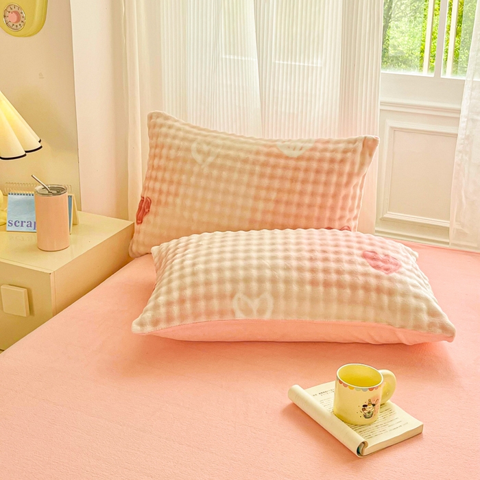 91家纺网 家纺一手货源 找家纺 梦纤绒 2025新款保暖舒适亲肤泡泡绒四件套 鸡心粉