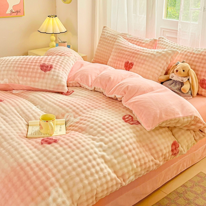 91家纺网 家纺一手货源 找家纺 梦纤绒 2025新款保暖舒适亲肤泡泡绒四件套 鸡心粉