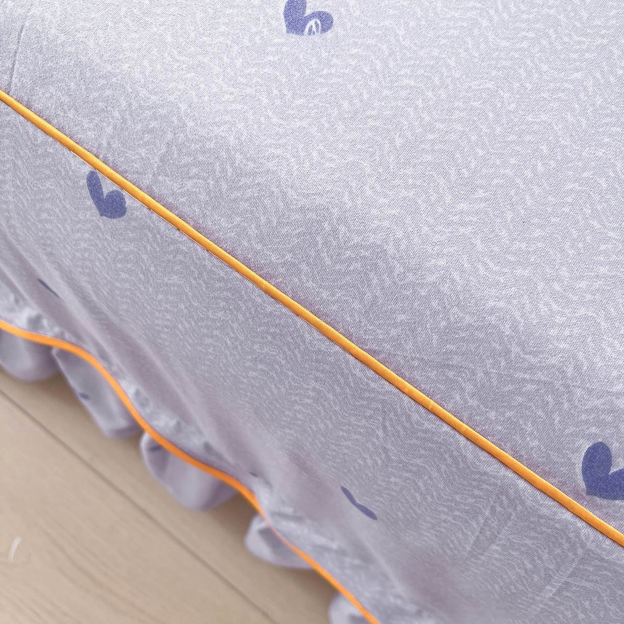 91家纺网 家纺一手货源 找家纺 笠裙家纺 2025新款A类水洗棉韩版S边花边印花床裙四件套 心律