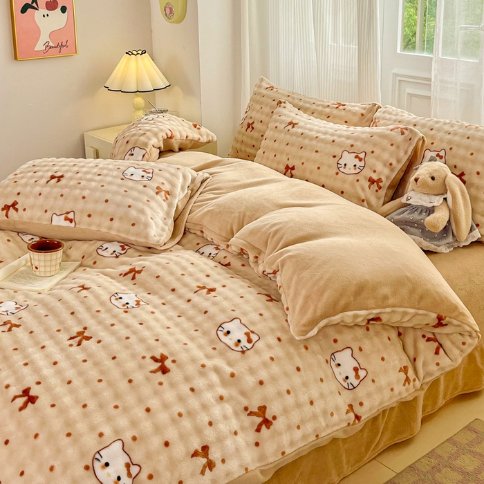 91家纺网 家纺一手货源 找家纺 梦纤绒 2025新款保暖舒适亲肤泡泡绒四件套 咖蝴蝶结猫