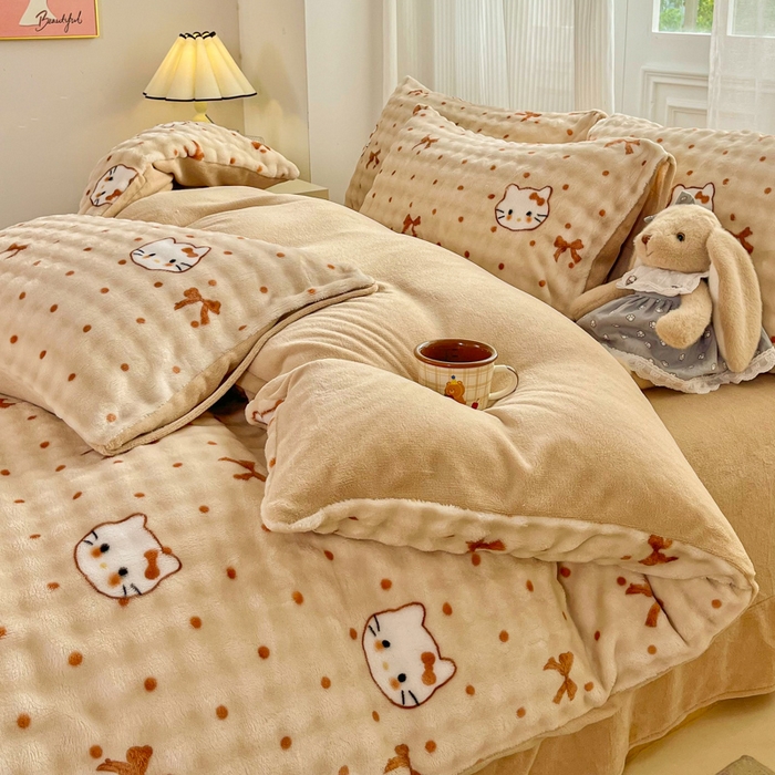 91家纺网 家纺一手货源 找家纺 梦纤绒 2025新款保暖舒适亲肤泡泡绒四件套 咖蝴蝶结猫