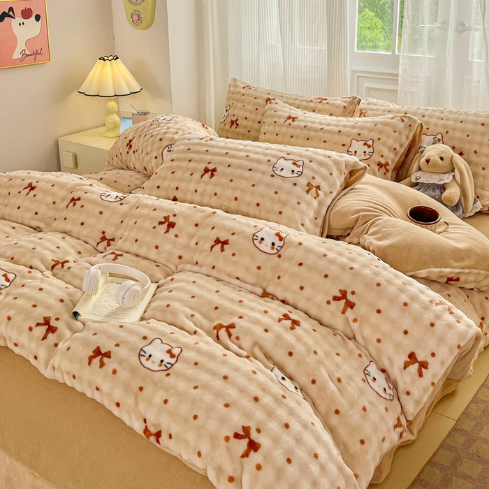 91家纺网 家纺一手货源 找家纺 梦纤绒 2025新款保暖舒适亲肤泡泡绒四件套 咖蝴蝶结猫