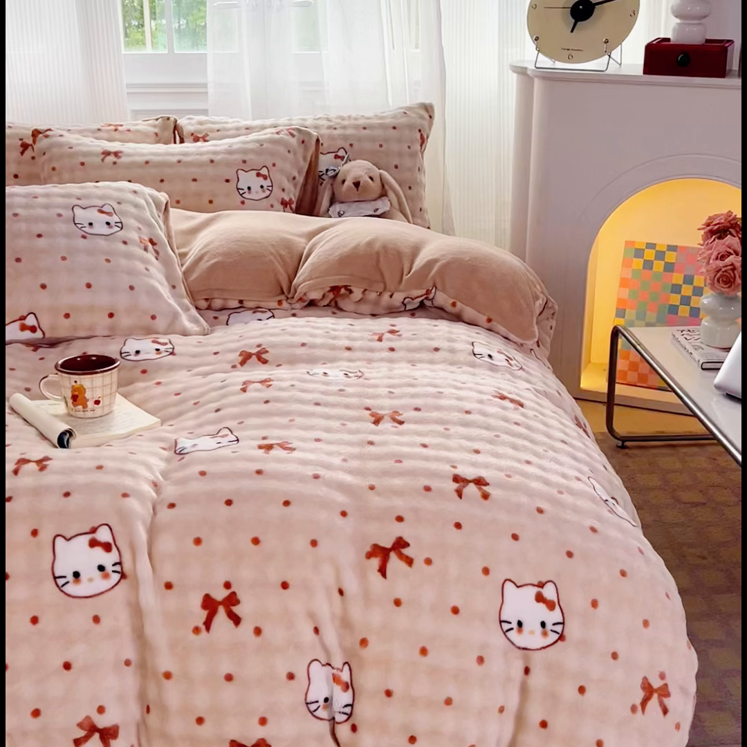 91家纺网 家纺一手货源 找家纺 梦纤绒 2025新款保暖舒适亲肤泡泡绒四件套 咖蝴蝶结猫