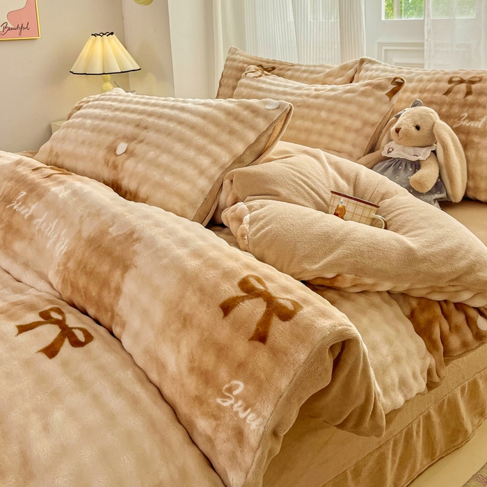 91家纺网 家纺一手货源 找家纺 梦纤绒 2025新款保暖舒适亲肤泡泡绒四件套 领结云纹棕