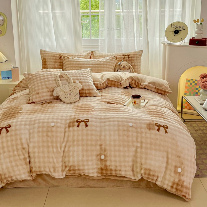 91家纺网 家纺一手货源 找家纺 梦纤绒 2025新款保暖舒适亲肤泡泡绒四件套 领结云纹棕