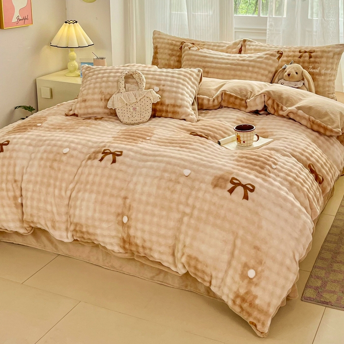 91家纺网 家纺一手货源 找家纺 梦纤绒 2025新款保暖舒适亲肤泡泡绒四件套 领结云纹棕