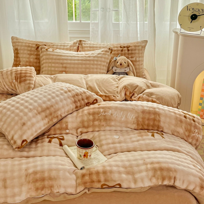 91家纺网 家纺一手货源 找家纺 梦纤绒 2025新款保暖舒适亲肤泡泡绒四件套 领结云纹棕