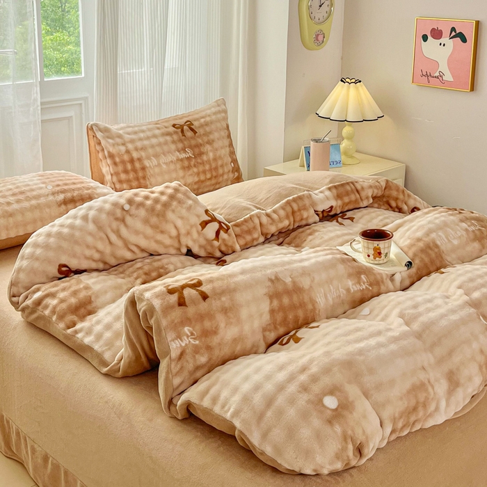 91家纺网 家纺一手货源 找家纺 梦纤绒 2025新款保暖舒适亲肤泡泡绒四件套 领结云纹棕