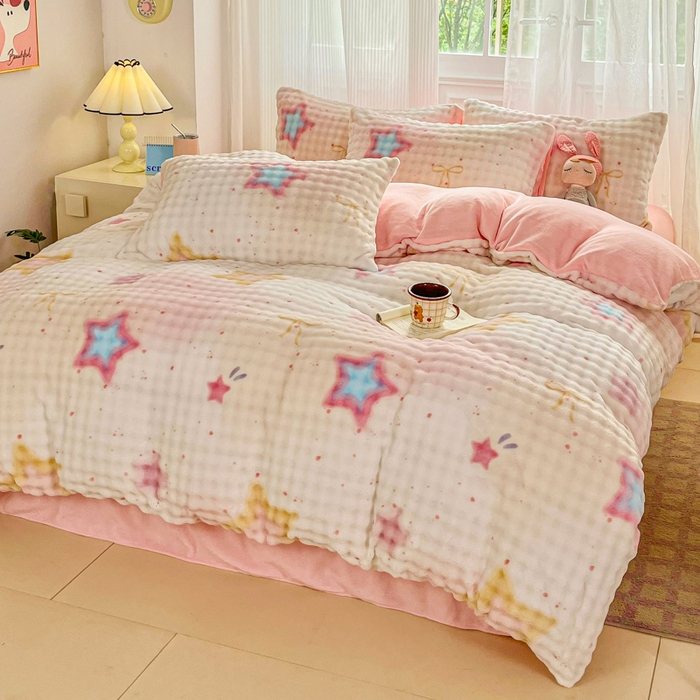 91家纺网 家纺一手货源 找家纺 梦纤绒 2025新款保暖舒适亲肤泡泡绒四件套 梦幻五角星粉