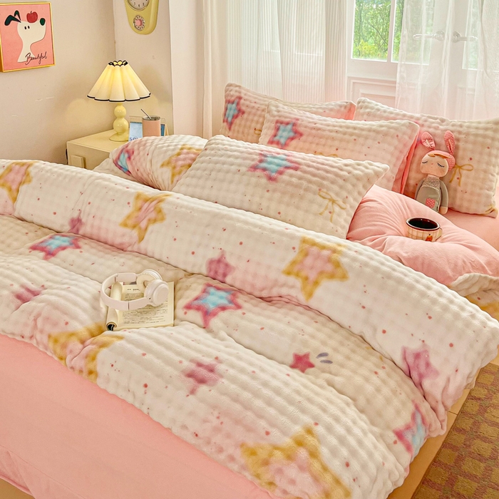 91家纺网 家纺一手货源 找家纺 梦纤绒 2025新款保暖舒适亲肤泡泡绒四件套 梦幻五角星粉