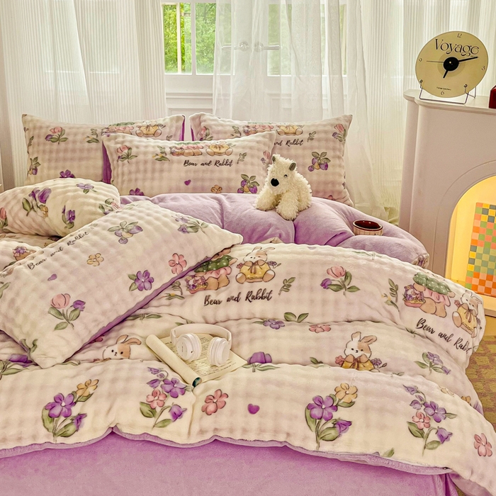 91家纺网 家纺一手货源 找家纺 梦纤绒 2025新款保暖舒适亲肤泡泡绒四件套 兔子和熊