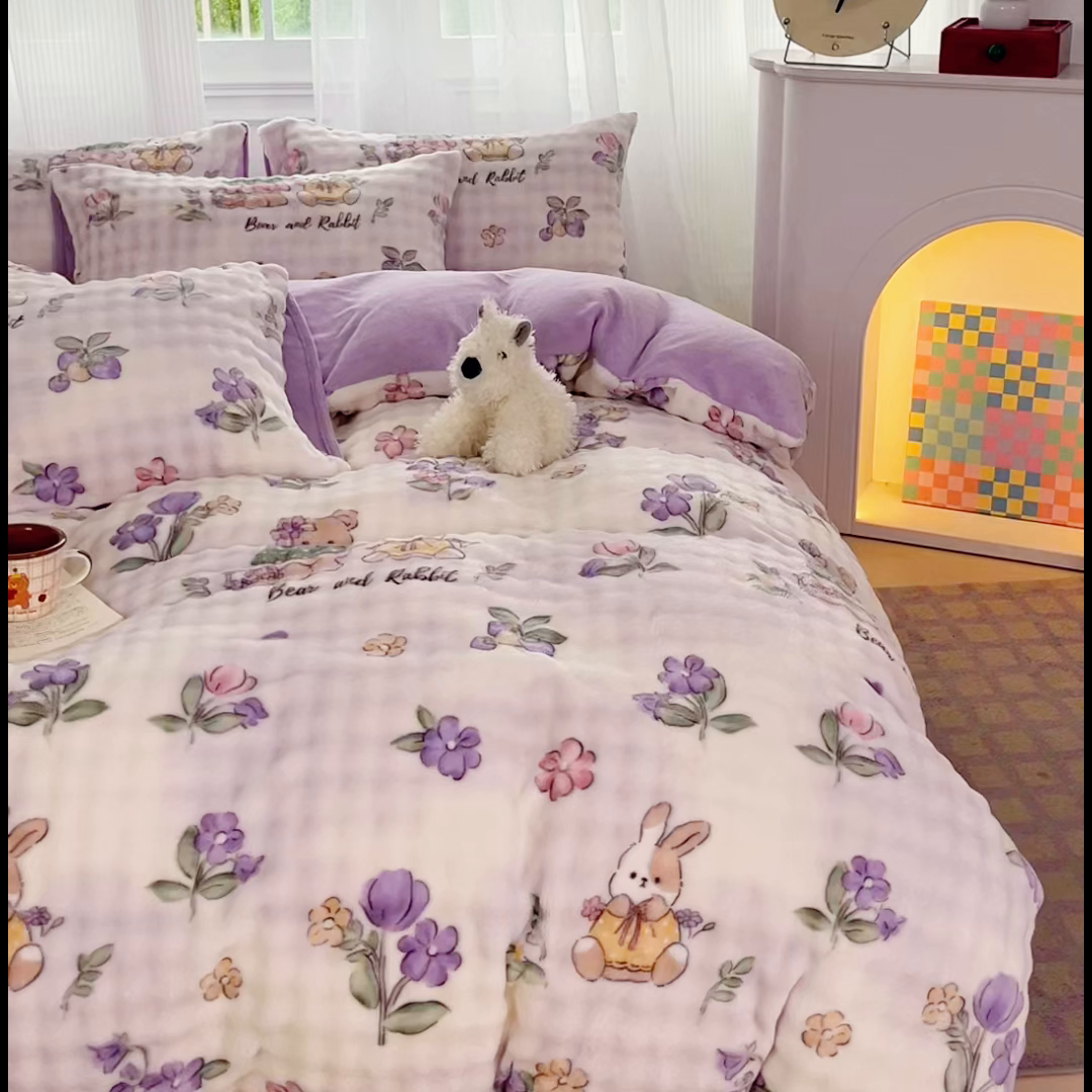 91家纺网 家纺一手货源 找家纺 梦纤绒 2025新款保暖舒适亲肤泡泡绒四件套 兔子和熊