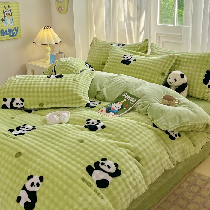 91家纺网 家纺一手货源 找家纺 梦纤绒 2025新款保暖舒适亲肤泡泡绒四件套 熊猫绿