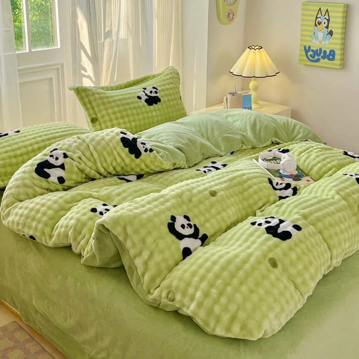 91家纺网 家纺一手货源 找家纺 梦纤绒 2025新款保暖舒适亲肤泡泡绒四件套 熊猫绿