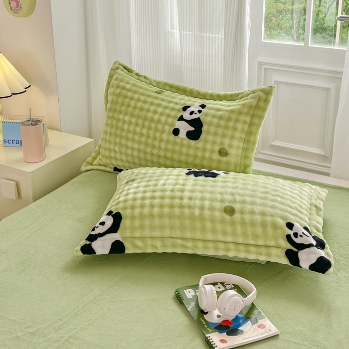 91家纺网 家纺一手货源 找家纺 梦纤绒 2025新款保暖舒适亲肤泡泡绒四件套 熊猫绿