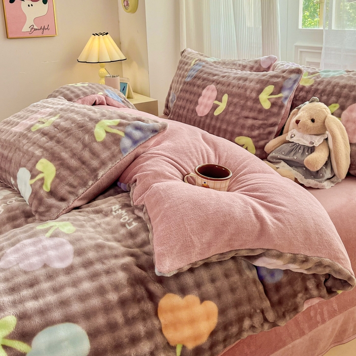 91家纺网 家纺一手货源 找家纺 梦纤绒 2025新款保暖舒适亲肤泡泡绒四件套 郁金香灰棕