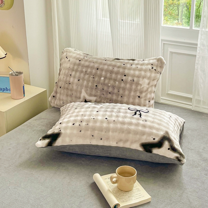 91家纺网 家纺一手货源 找家纺 梦纤绒 2025新款保暖舒适亲肤泡泡绒四件套 云纹五角星