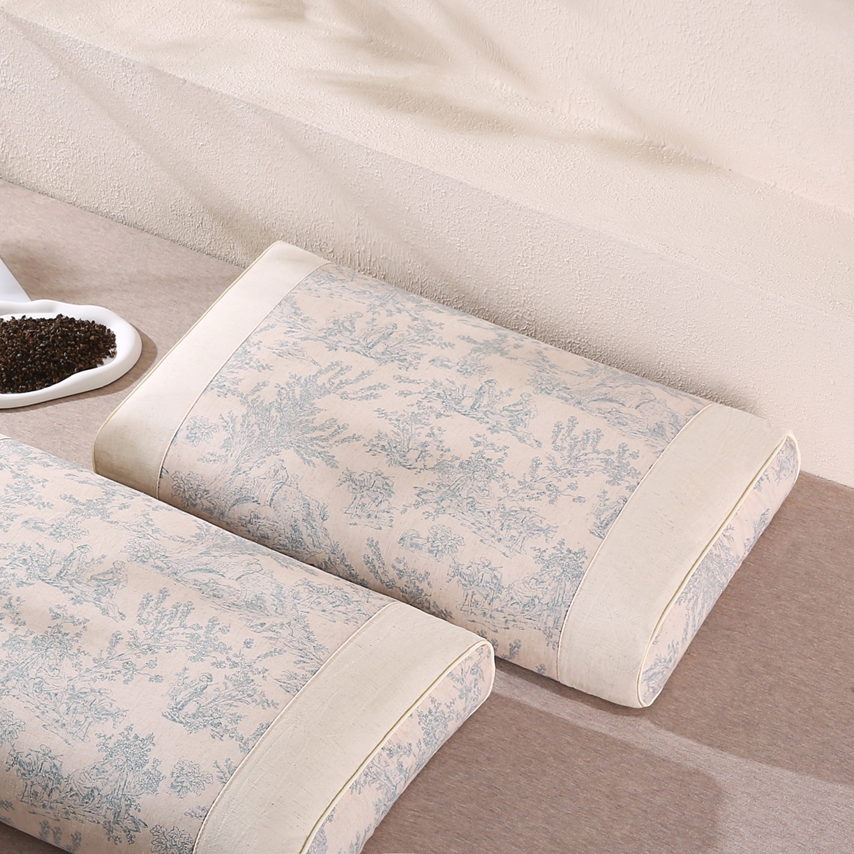 91家纺网 家纺一手货源 找家纺 宇诺家纺 2025新款枕头护颈椎国潮棉麻纯荞麦壳可拆洗可替换内胆助睡眠枕头枕芯 国风素描-雅兰