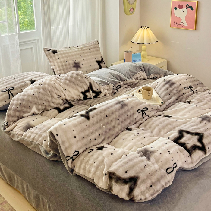 91家纺网 家纺一手货源 找家纺 梦纤绒 2025新款保暖舒适亲肤泡泡绒四件套 云纹五角星