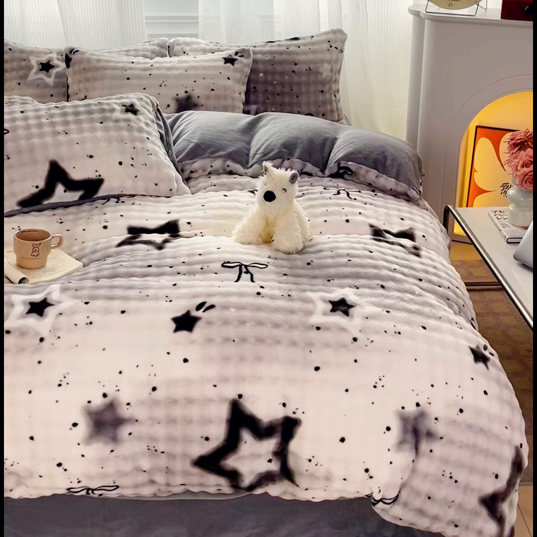 91家纺网 家纺一手货源 找家纺 梦纤绒 2025新款保暖舒适亲肤泡泡绒四件套 云纹五角星