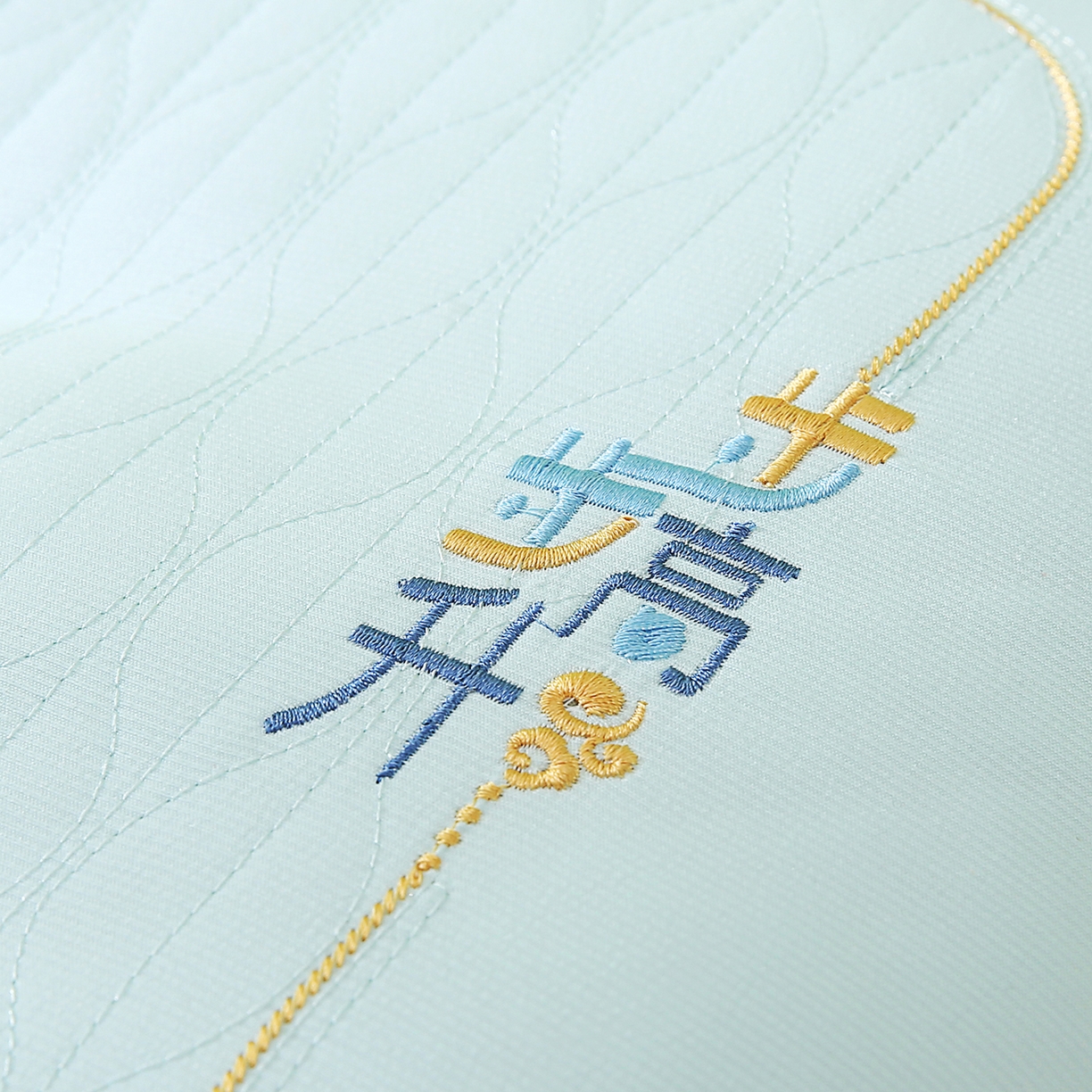 91家纺网 家纺一手货源 找家纺 宇诺家纺 2025新款步步高升枕头枕芯 晴空蓝