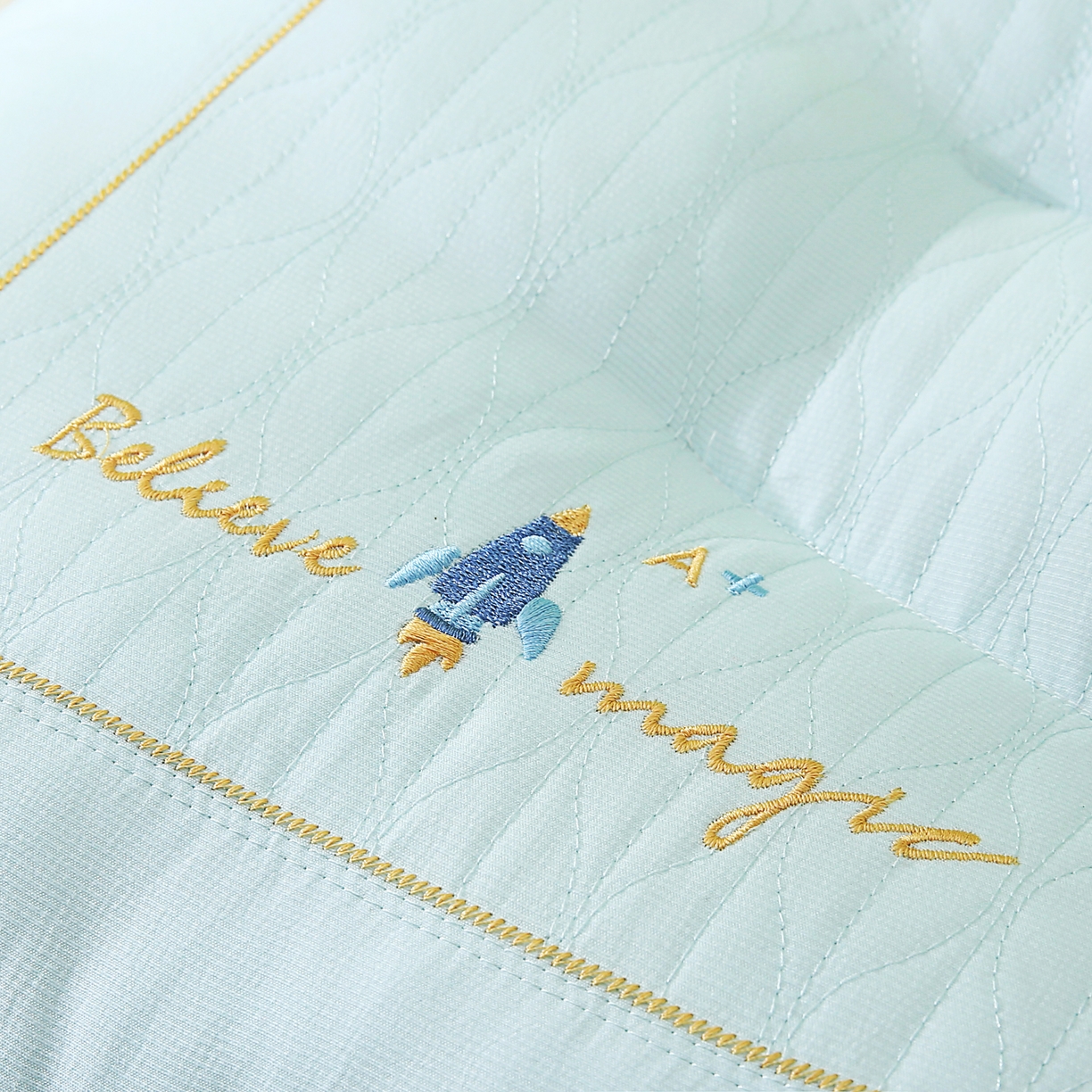 91家纺网 家纺一手货源 找家纺 宇诺家纺 2025新款步步高升枕头枕芯 晴空蓝