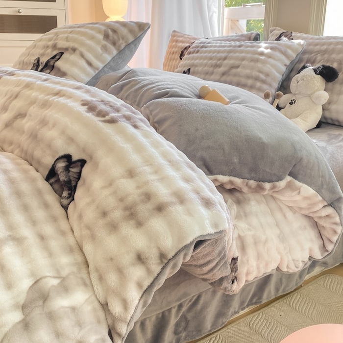 91家纺网 家纺一手货源 找家纺 梦纤绒 2025新款保暖舒适亲肤泡泡绒四件套 蝶影灰