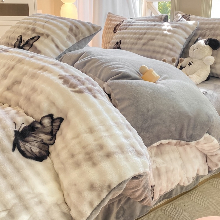 91家纺网 家纺一手货源 找家纺 梦纤绒 2025新款保暖舒适亲肤泡泡绒四件套 蝶影灰