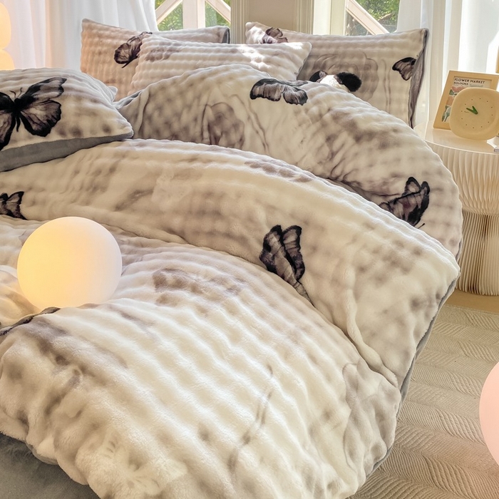 91家纺网 家纺一手货源 找家纺 梦纤绒 2025新款保暖舒适亲肤泡泡绒四件套 蝶影灰