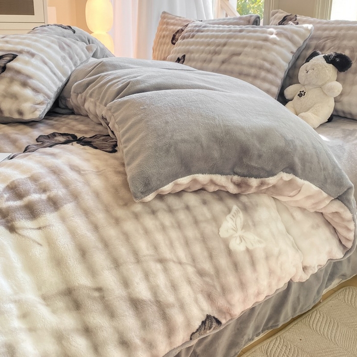 91家纺网 家纺一手货源 找家纺 梦纤绒 2025新款保暖舒适亲肤泡泡绒四件套 蝶影灰