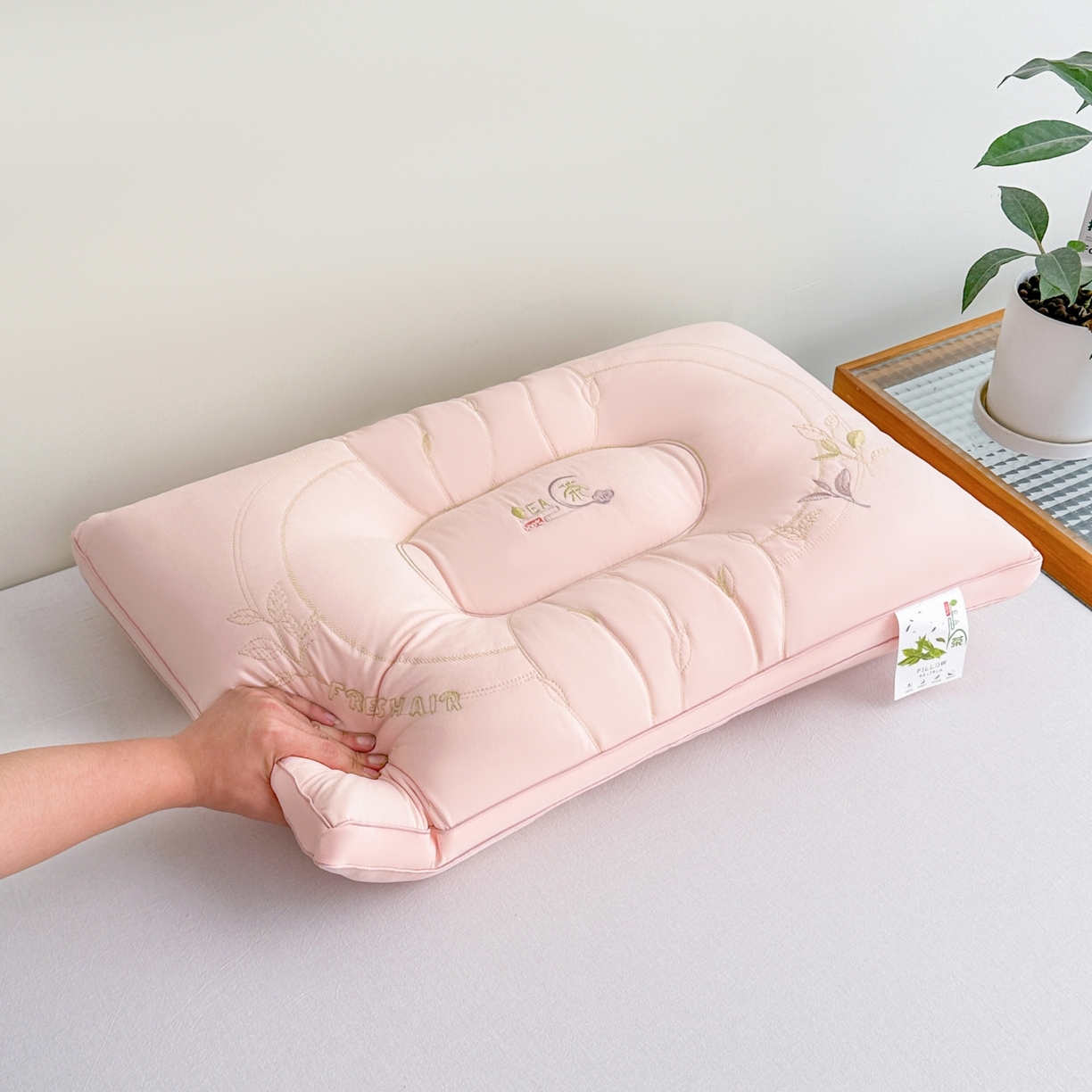 91家纺网 家纺一手货源 找家纺 （总）宇诺家纺 2025新款刺绣款高档单人枕头枕芯亲肤透气单人舒睡保健枕睡眠不变形