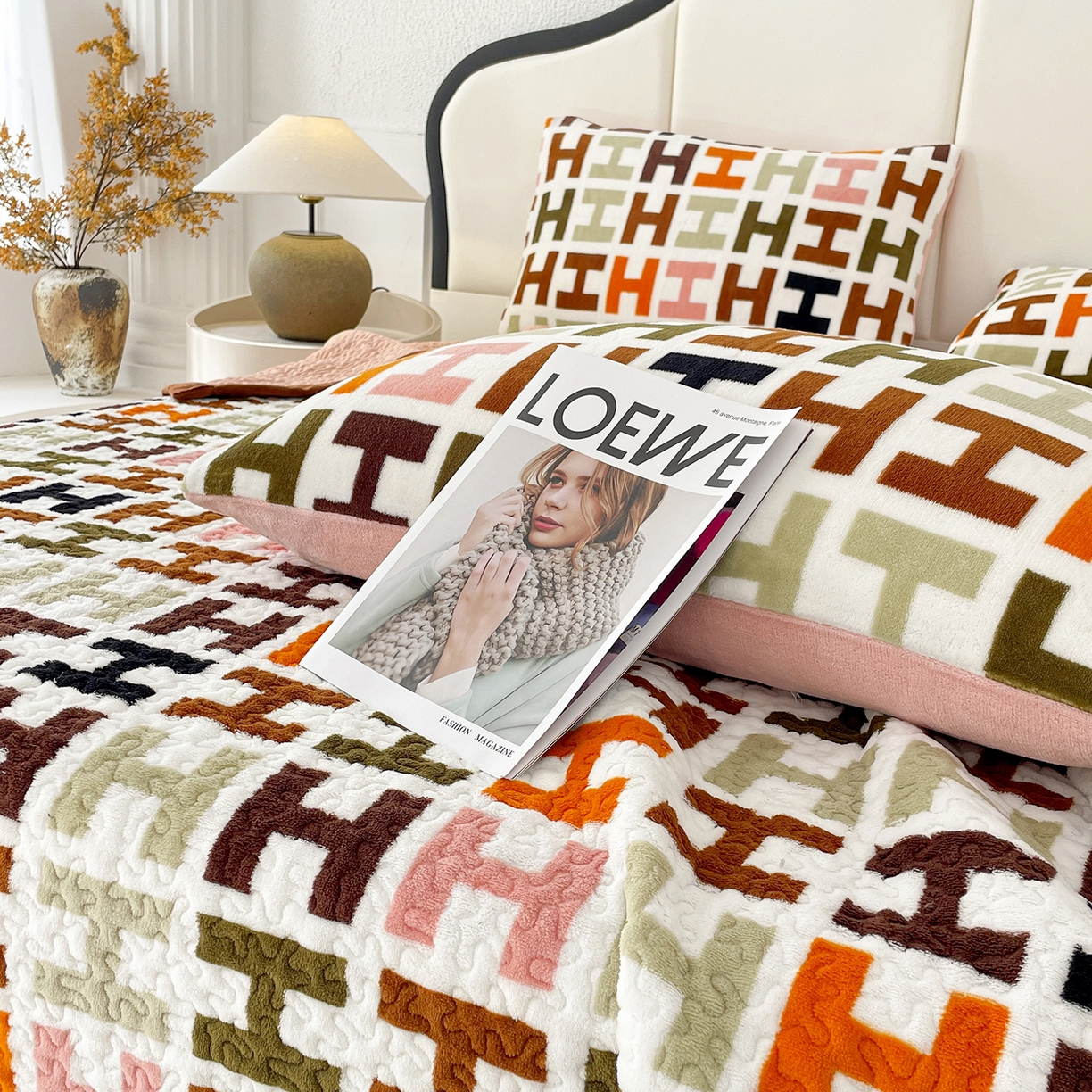 91家纺网 家纺一手货源 找家纺 大渔生活 2025新款高克重牛奶绒夹棉床盖系列 爱马仕