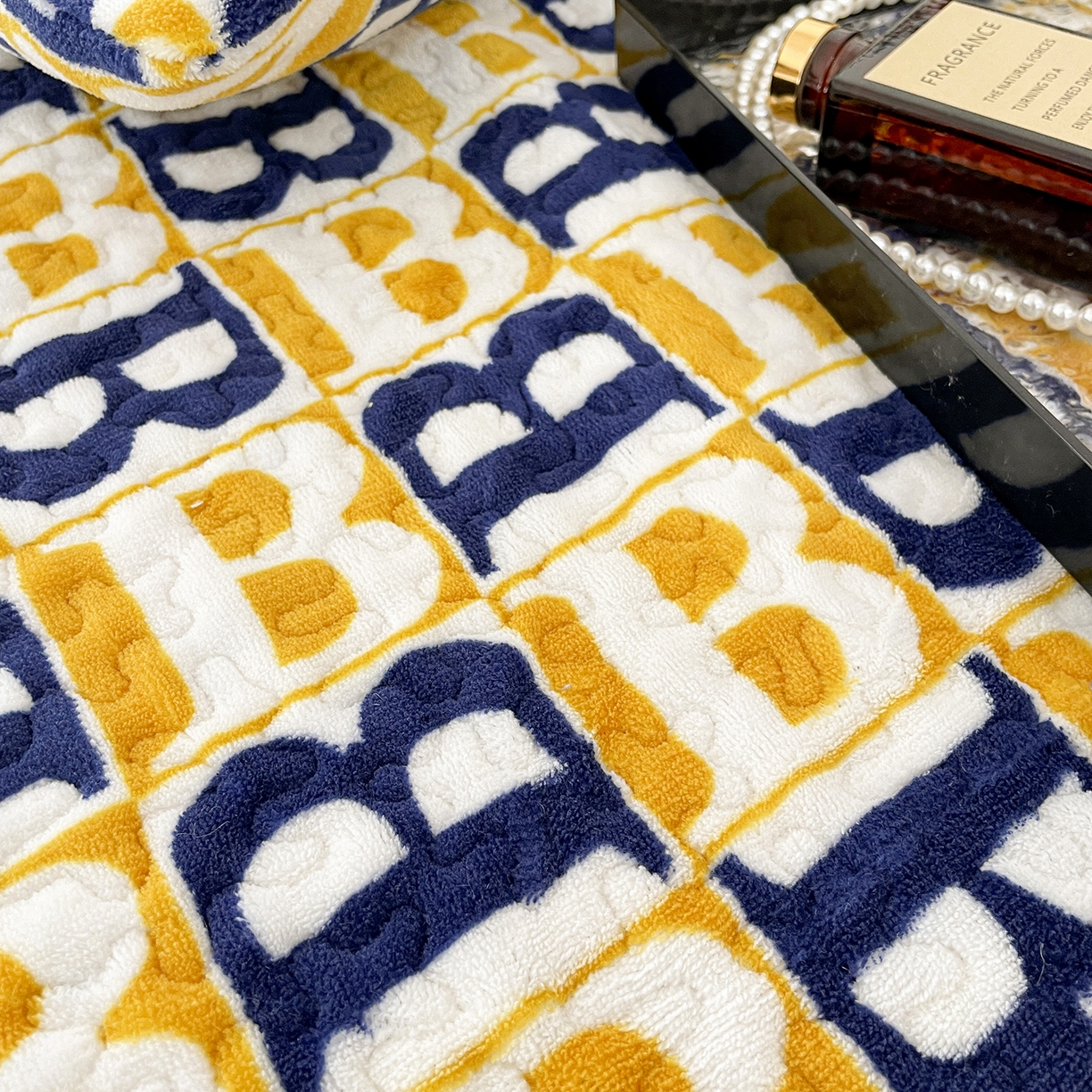 91家纺网 家纺一手货源 找家纺 大渔生活 2025新款高克重牛奶绒夹棉床盖系列 剑桥