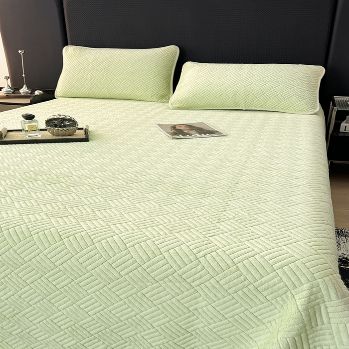 91家纺网 家纺一手货源 找家纺 茉夕家纺 2025新款云朵系列棉+牛奶绒单床盖 床盖单件 云朵-青果绿