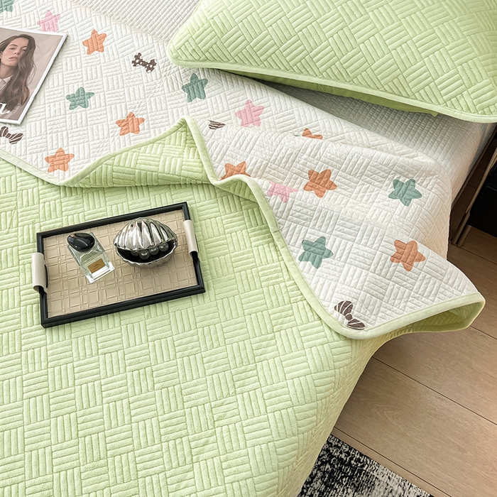 91家纺网 家纺一手货源 找家纺 茉夕家纺 2025新款云朵系列棉+牛奶绒单床盖 床盖单件 云朵-青果绿