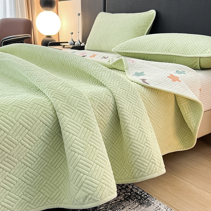 91家纺网 家纺一手货源 找家纺 茉夕家纺 2025新款云朵系列棉+牛奶绒单床盖 床盖单件 云朵-青果绿