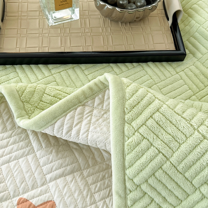 91家纺网 家纺一手货源 找家纺 茉夕家纺 2025新款云朵系列棉+牛奶绒单床盖 床盖单件 云朵-青果绿