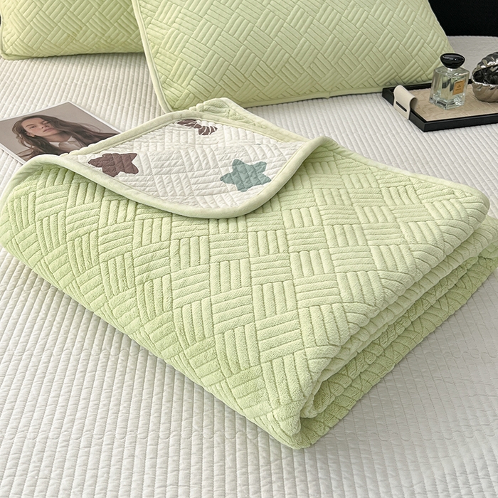 91家纺网 家纺一手货源 找家纺 茉夕家纺 2025新款云朵系列棉+牛奶绒单床盖 床盖单件 云朵-青果绿