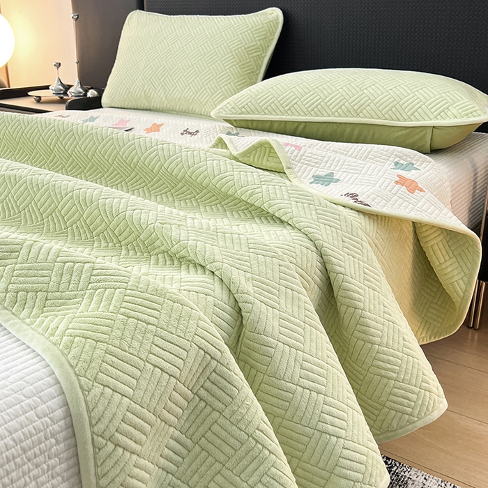 91家纺网 家纺一手货源 找家纺 茉夕家纺 2025新款云朵系列棉+牛奶绒单床盖 床盖单件 云朵-青果绿