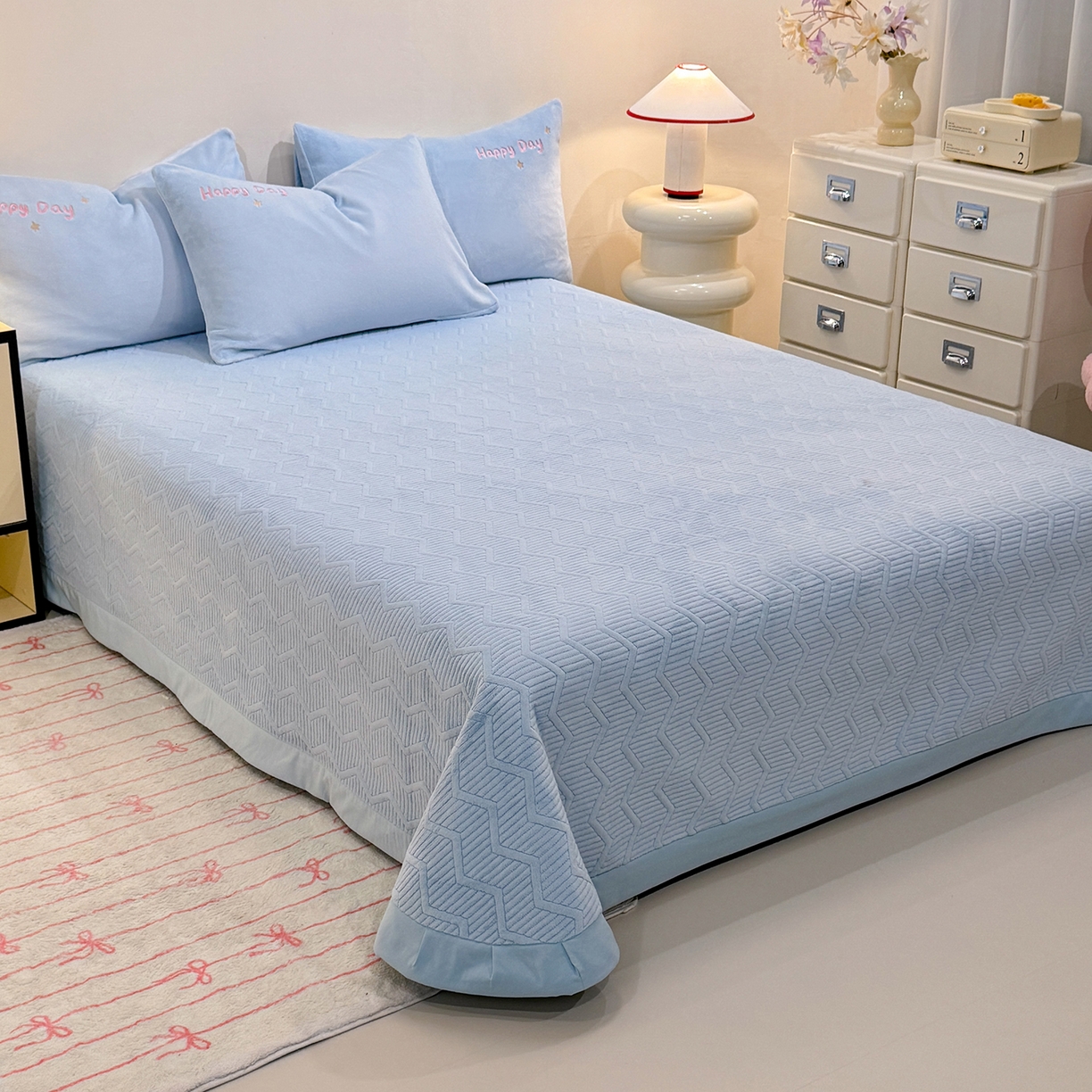 91家纺网 家纺一手货源 找家纺 新方向 2025新款全消光A类刺绣牛奶绒四件套-可爱卢比 可爱卢比-星月蓝