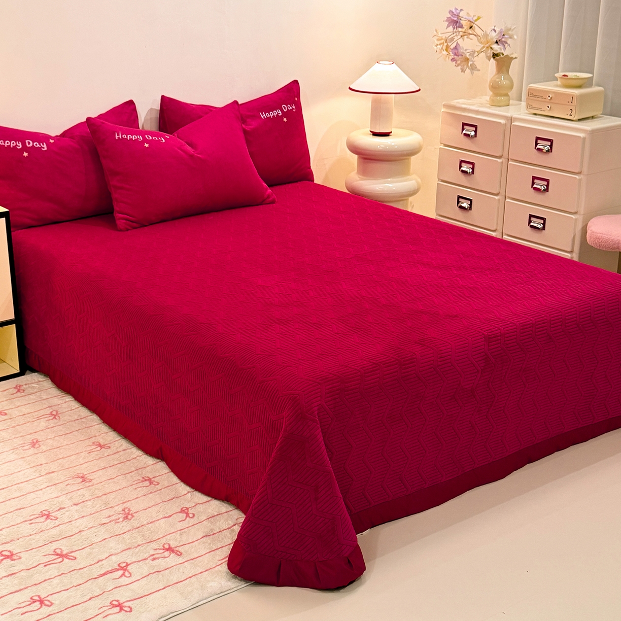 91家纺网 家纺一手货源 找家纺 新方向 2025新款全消光A类刺绣牛奶绒四件套-可爱卢比 可爱卢比-洋酒红