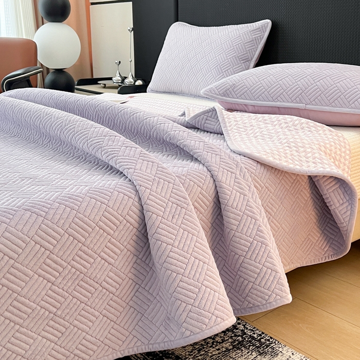 91家纺网 家纺一手货源 找家纺 茉夕家纺 2025新款云朵系列棉+牛奶绒单床盖 床盖单件 云朵-柔雾紫