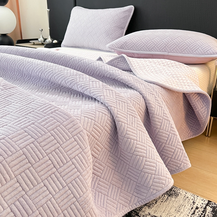 91家纺网 家纺一手货源 找家纺 茉夕家纺 2025新款云朵系列棉+牛奶绒单床盖 床盖单件 云朵-柔雾紫